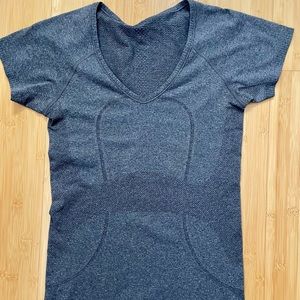 Grey lululemon v-neck short sleeve swiftly tech top size 4
